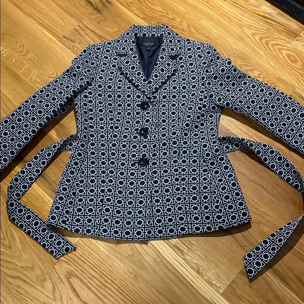 Women’s Kasper 3-button belted suit coat, size 6 - Picture 3 of 7